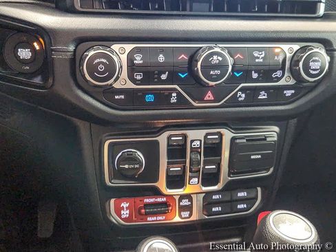 Used 2024 Jeep Wrangler Unlimited Rubicon 4xe w/ Technology Group AWD/4WD image 18