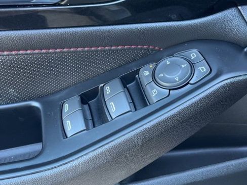 Used 2023 Chevrolet Traverse RS image 12