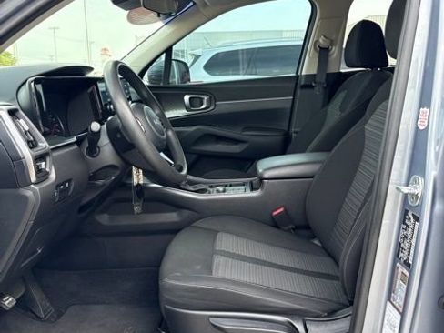 Used 2022 Kia Sorento LX FWD image 5
