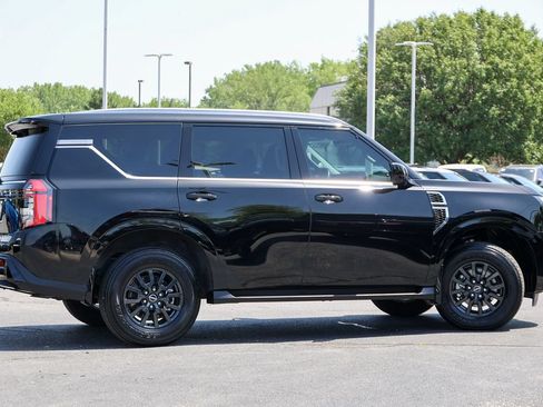 Used 2025 Nissan Armada SV AWD/4WD image 19
