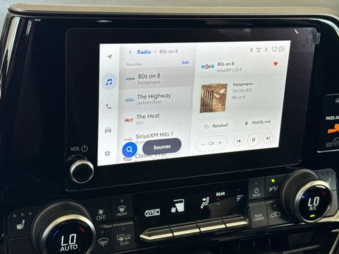 Used 2023 Toyota Highlander XLE image 18