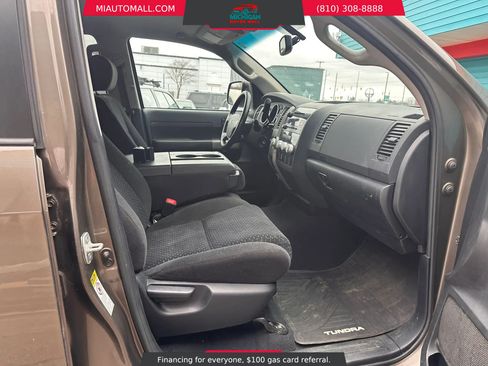 Used 2013 Toyota Tundra 4x4 CrewMax w/ Tow Pkg image 17