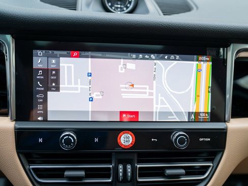 Certified 2026 Porsche Macan image 17