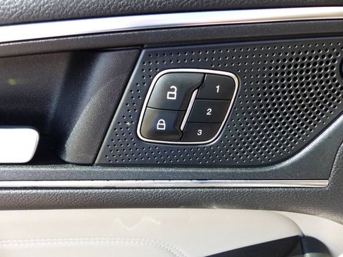 Used 2019 Ford Edge Titanium w/ Equipment Group 301A AWD/4WD image 24