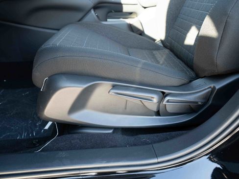 New 2026 Honda HR-V LX image 12