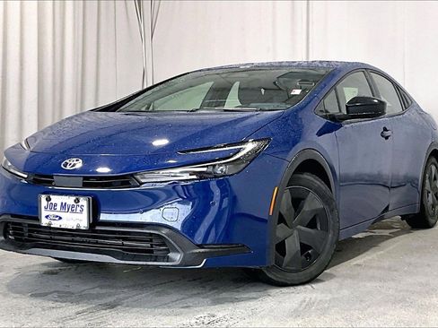 Used 2024 Toyota Prius LE image 12