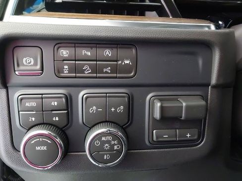 New 2026 Chevrolet Suburban High Country w/ Sun And Tow Package AWD/4WD image 24