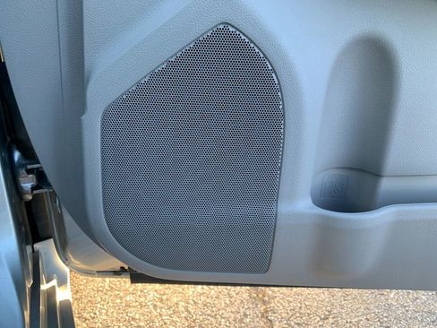 Used 2017 Toyota Camry SE image 16