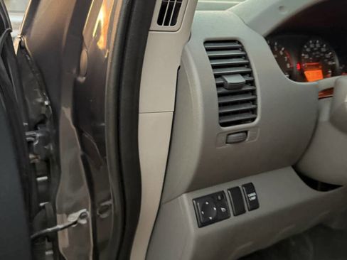 Used 2019 Nissan Frontier SV image 12