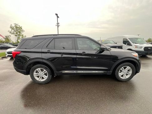 Used 2023 Ford Explorer XLT w/ Equipment Group 202A AWD/4WD image 4