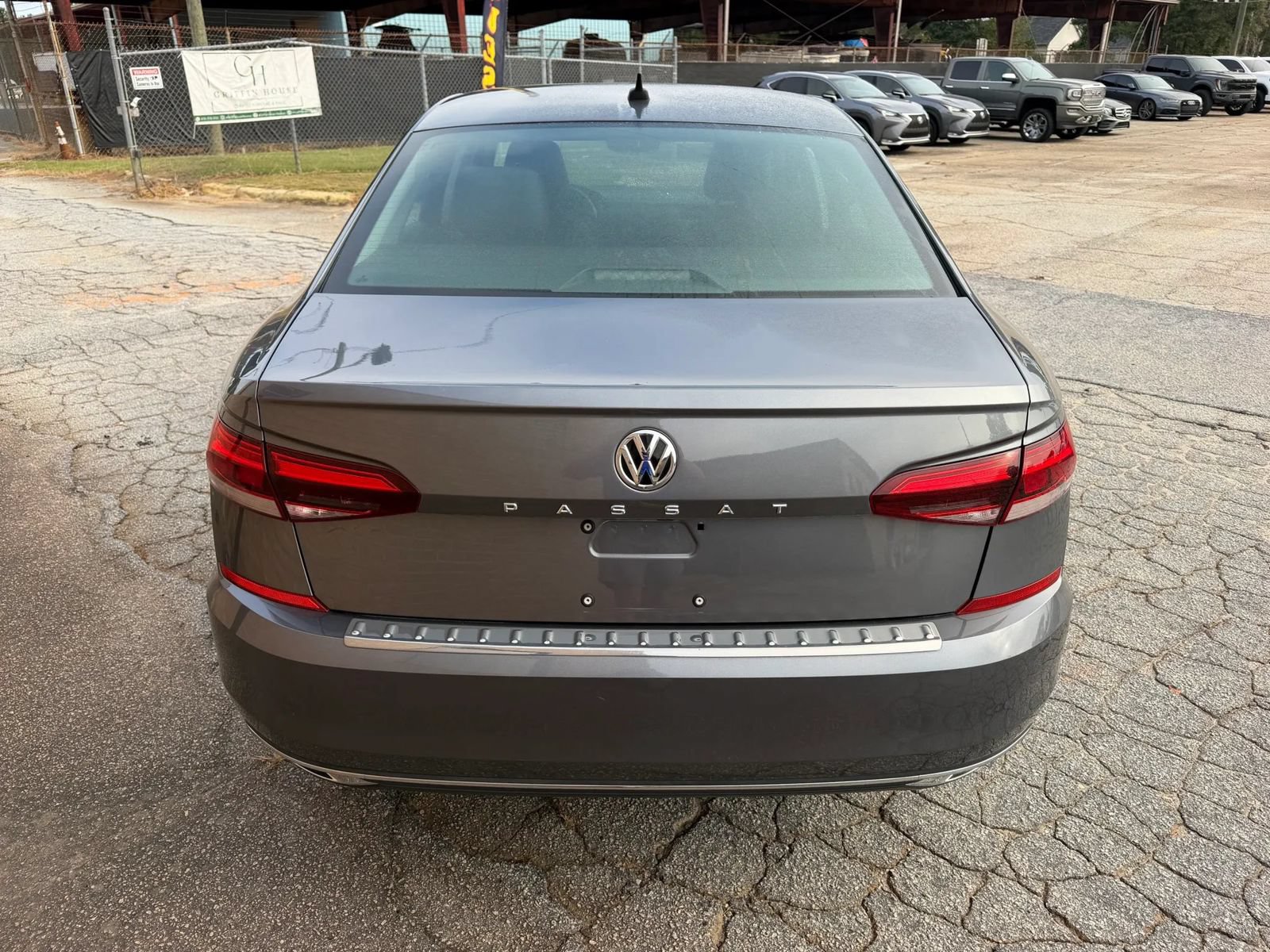 Used 2021 Volkswagen Passat 2.0T SE FWD image 5