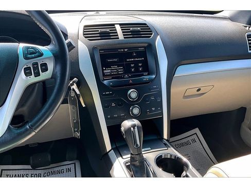 Used 2015 Ford Explorer XLT w/ Equipment Group 202A AWD/4WD image 8