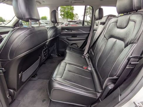 Used 2023 Jeep Grand Cherokee Limited image 15