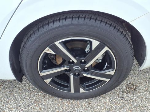Used 2024 Nissan Sentra SV FWD image 25
