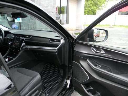 Used 2021 Jeep Grand Cherokee L Laredo w/ Luxury Tech Group I AWD/4WD image 23