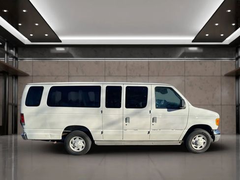 Used 2005 Ford E-350 and Econoline 350 XLT image 7
