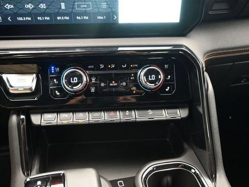 Used 2024 GMC Sierra 1500 AT4 w/ Technology Package AWD/4WD image 9