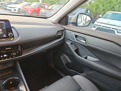 Used 2021 Nissan Rogue SL image 11