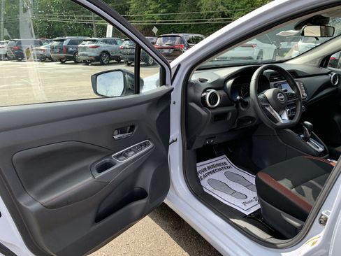 Used 2025 Nissan Versa SR w/ Trunk Package FWD image 16