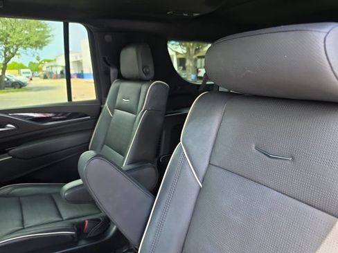 Used 2023 Cadillac Escalade ESV Sport AWD/4WD image 17