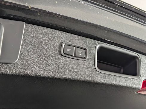 New 2026 Porsche Macan image 18