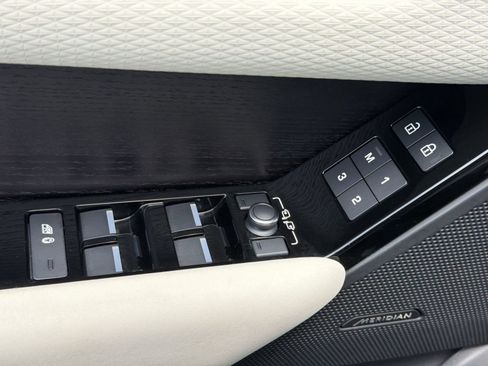 Used 2022 Land Rover Range Rover Velar S AWD/4WD image 24