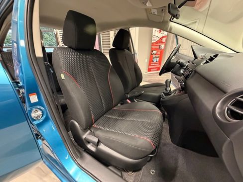 Used 2011 MAZDA MAZDA2 Touring FWD image 4
