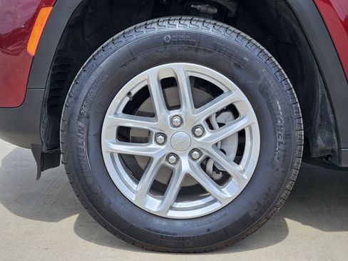 Used 2025 Jeep Grand Cherokee Laredo X w/ Luxury Tech Group I image 12