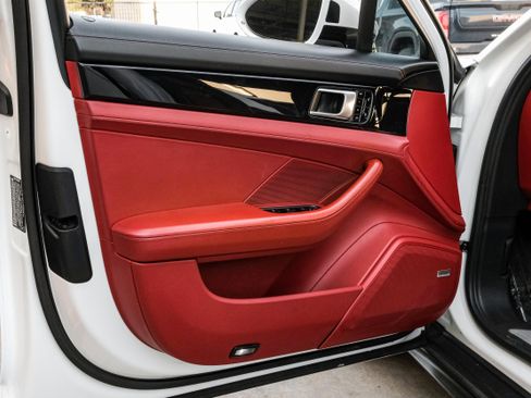 Used 2018 Porsche Panamera image 45