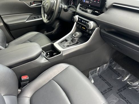 Used 2023 Toyota RAV4 XLE Premium image 18