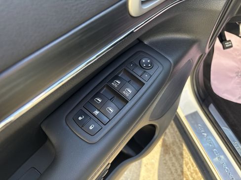 Used 2022 Jeep Grand Cherokee Limited w/ Tech Group image 15