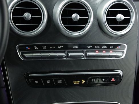 Used 2022 Mercedes-Benz GLC 300 4MATIC w/ Premium Package Lite image 19