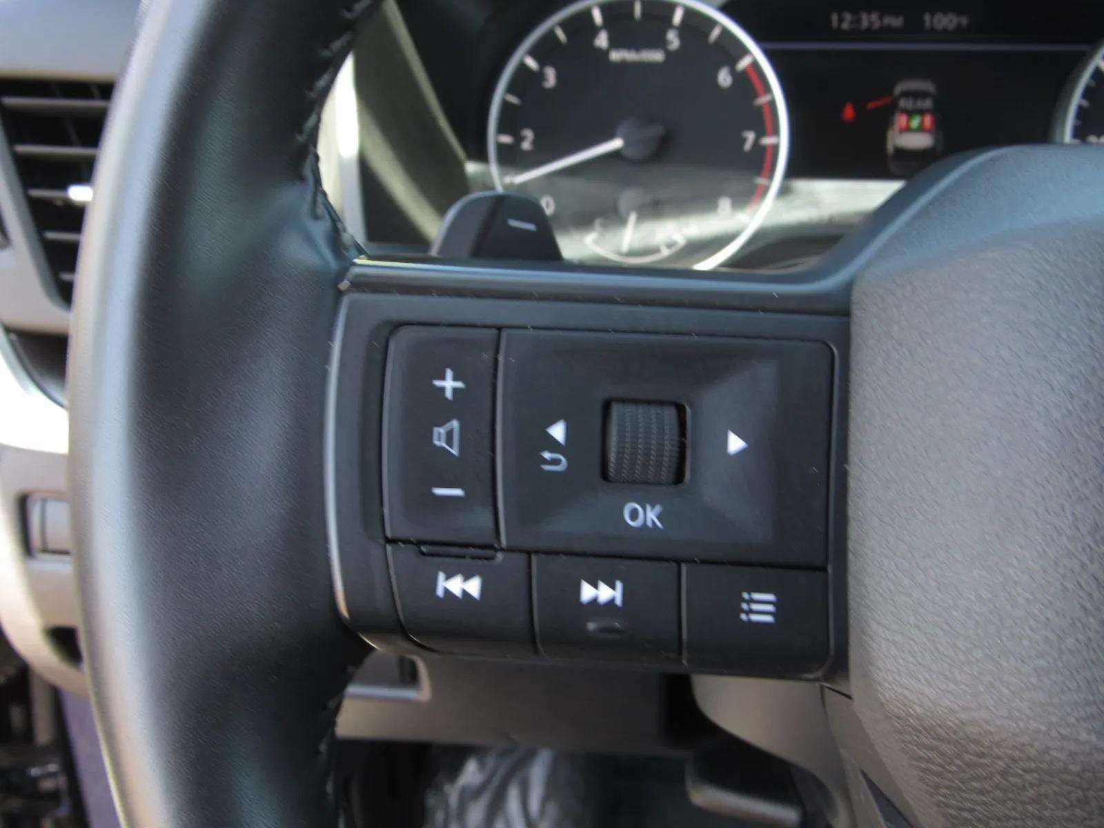 Used 2025 Nissan Rogue SV FWD image 24