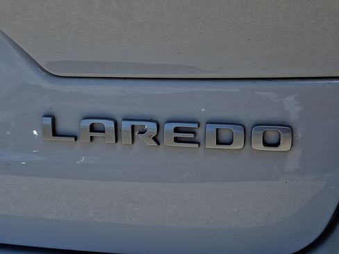 Used 2024 Jeep Grand Cherokee Laredo AWD/4WD image 30