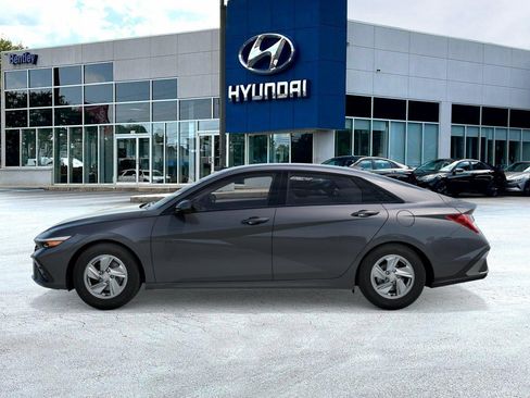 New 2026 Hyundai Elantra SE FWD image 3