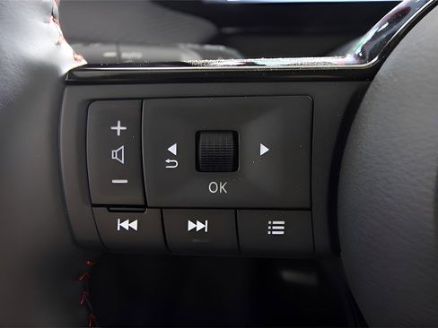 Used 2025 Nissan Kicks SR image 19