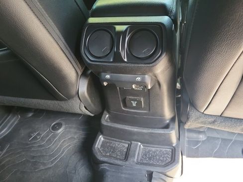 Used 2018 Jeep Wrangler Unlimited Sahara AWD/4WD image 19