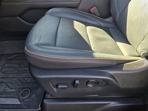 Used 2025 GMC Yukon AT4 image 21