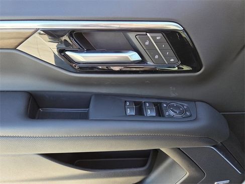 New 2025 Chevrolet Suburban High Country image 9