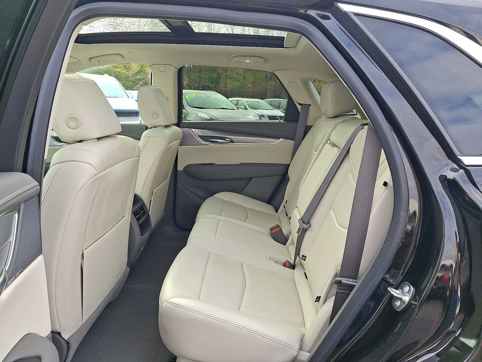 Used 2024 Cadillac XT5 Premium Luxury w/ LPO, Floor Liner Package AWD/4WD image 10