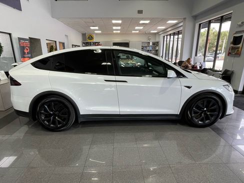 Used 2023 Tesla Model X Plaid image 5