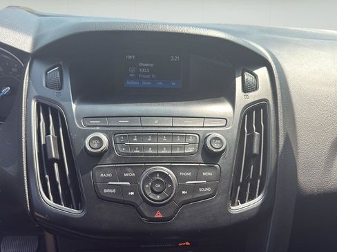 Used 2018 Ford Focus SE FWD image 18