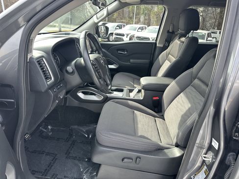 Used 2023 Nissan Frontier SV w/ SV Convenience Package image 16