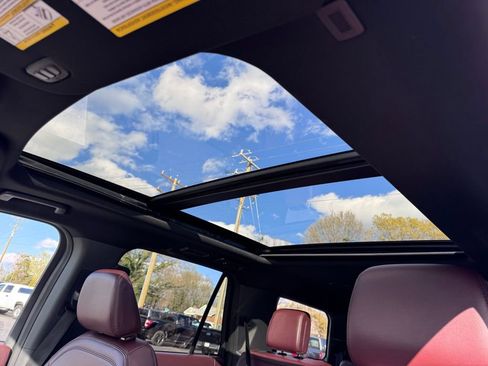 Used 2024 Ford Expedition Limited image 13