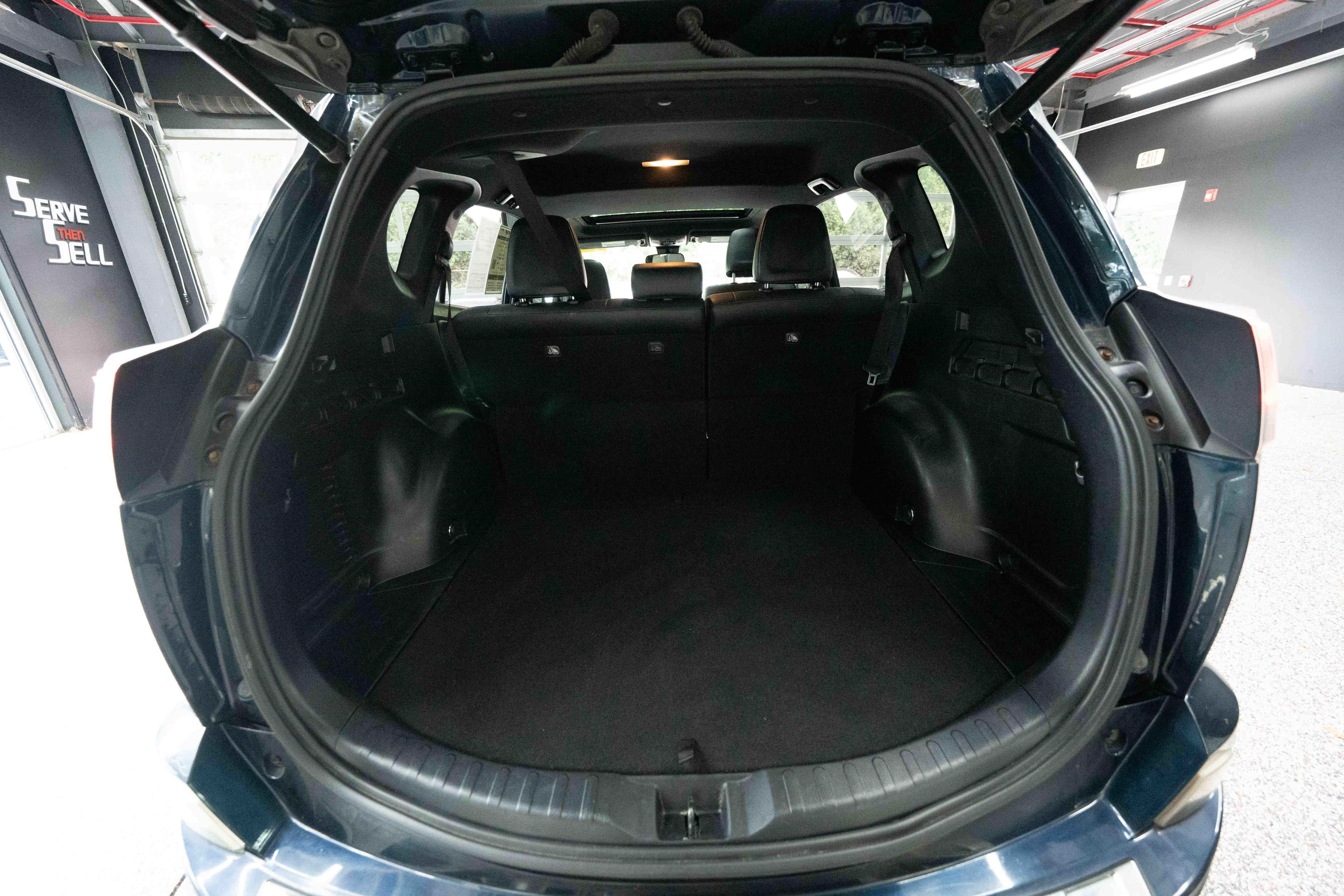 Used 2017 Toyota RAV4 SE w/ Power Special Value Package AWD/4WD image 28