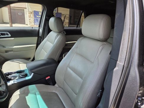 Used 2015 Ford Explorer XLT w/ Equipment Group 202B AWD/4WD image 19