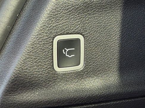 Used 2025 Chrysler Pacifica Select FWD image 38