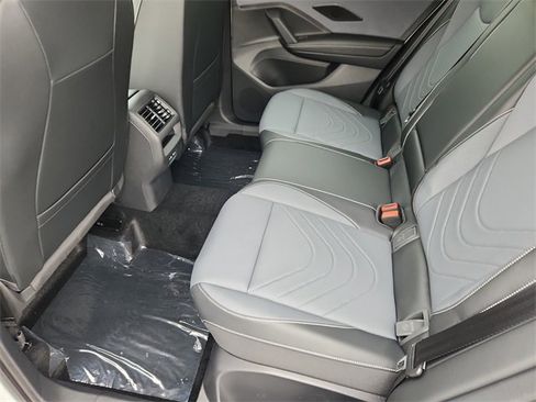 New 2026 Volkswagen Tiguan SE R-Line image 8