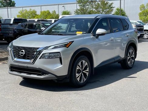 Used 2023 Nissan Rogue SV FWD image 3