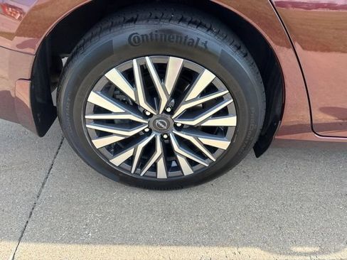 Used 2023 Nissan Altima 2.5 SV w/ SV Premium Package FWD image 23